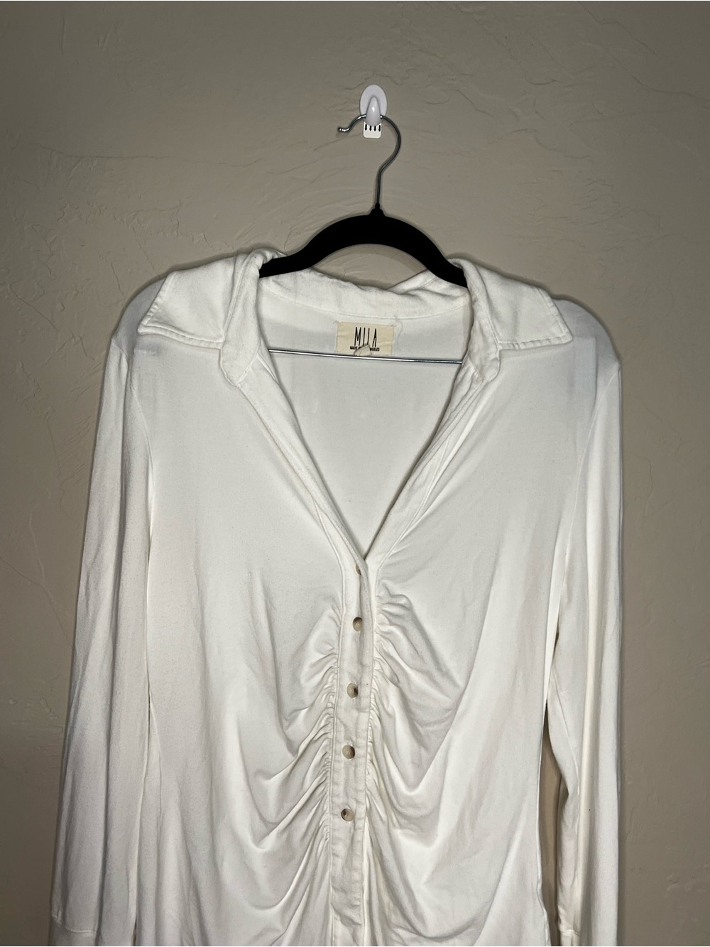 Women's White Ruched Button-Down Top - Picture 3 of 8